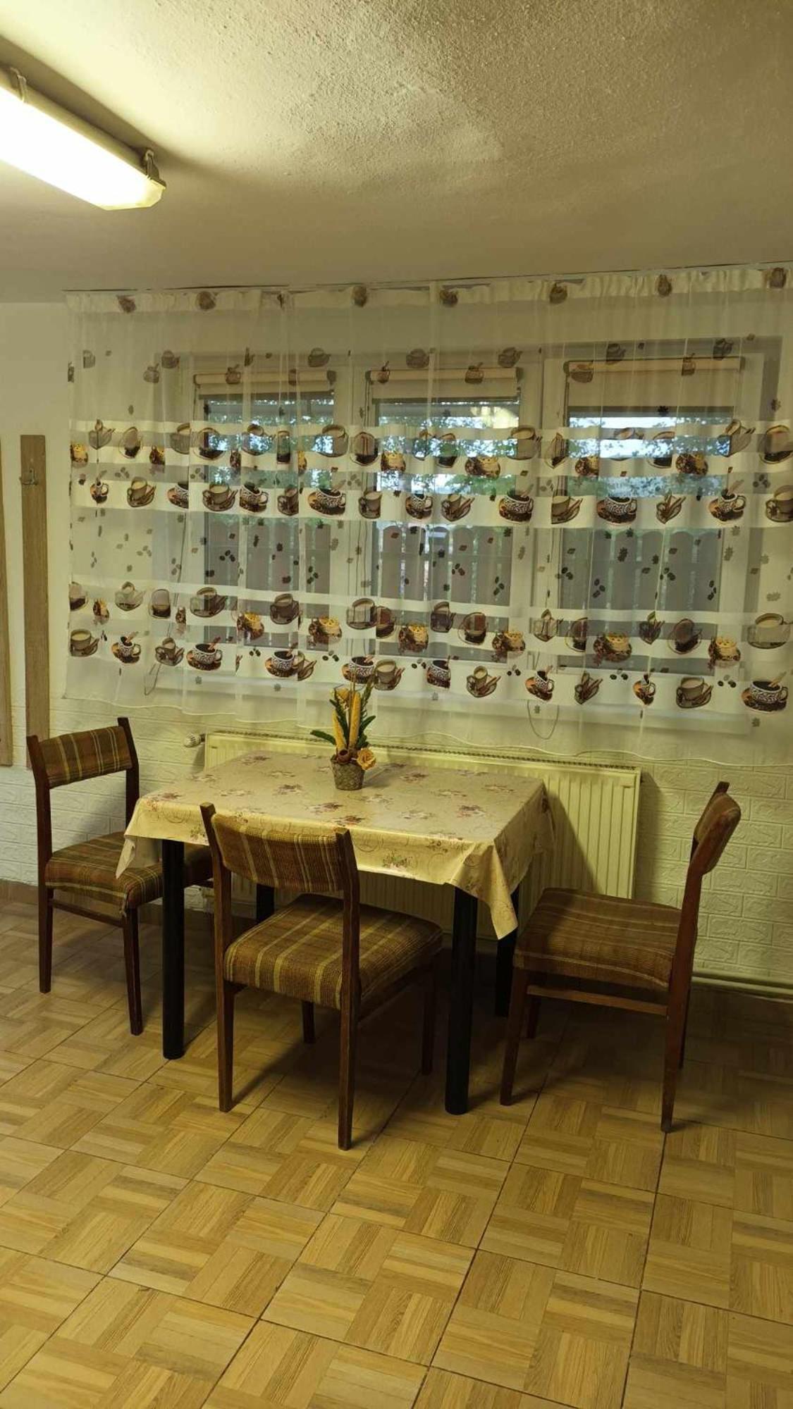 Casa De Vacanta Zsenik Vendeghaz Совата Екстер'єр фото